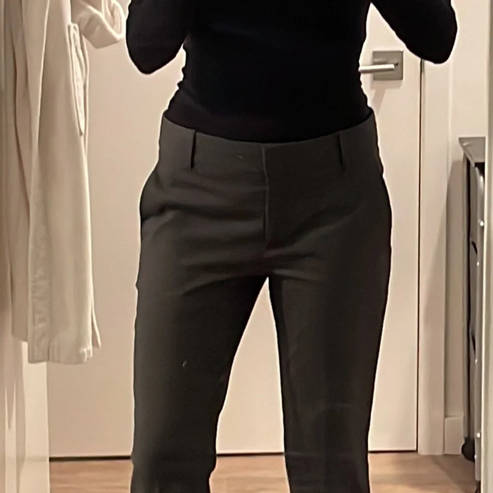 Theory Size 4 Gray Wool Slacks 🌚 - Picture 4 of 9